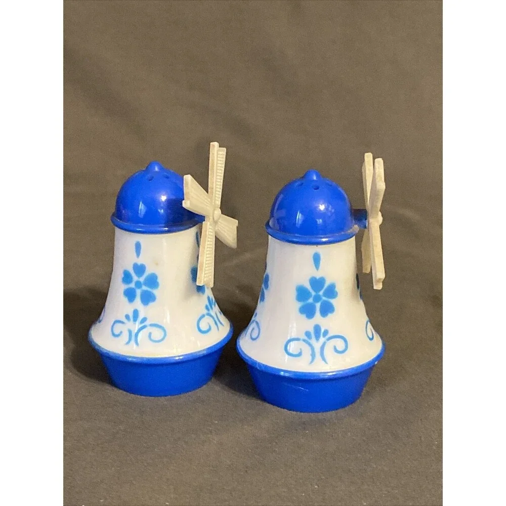 Vintage Salt & Pepper Shaker Set Holland Windmill Dutch Plastic Hong Kong